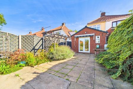 2 bedroom Semi-detached house for sale in Maltkiln Road, Barton-upon-Humber, North Lincolnshire, DN18