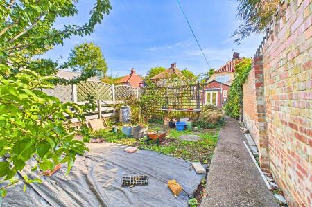 2 bedroom Semi-detached house for sale in Maltkiln Road, Barton-upon-Humber, North Lincolnshire, DN18