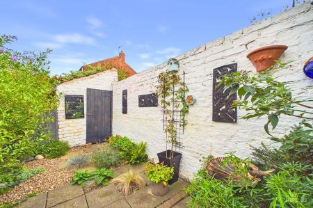 2 bedroom Terraced House for sale in Newport, Barton-upon-Humber, North Lincolnshire, DN18