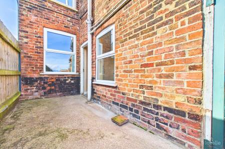 2 bedroom End of terrace house for sale in Temperance Villas - Barrow Road, New Holland, North Lincolnshire, DN19