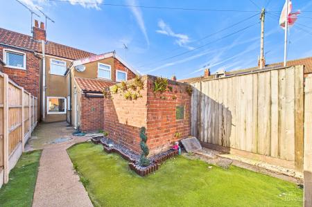 2 bedroom Terraced House for sale in Dam Road, Barton-upon-Humber, North Lincolnshire, DN18
