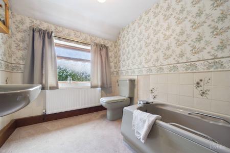 4 bedroom Detached house for sale in Lakeside - Pond Side, Wootton, North Lincolnshire, DN39