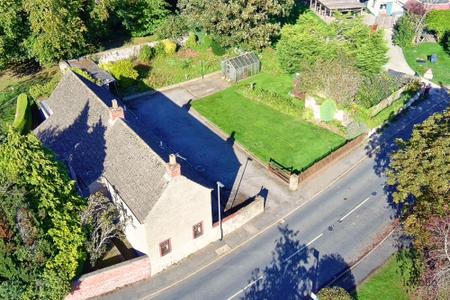 4 bedroom Detached house for sale in Lakeside - Pond Side, Wootton, North Lincolnshire, DN39