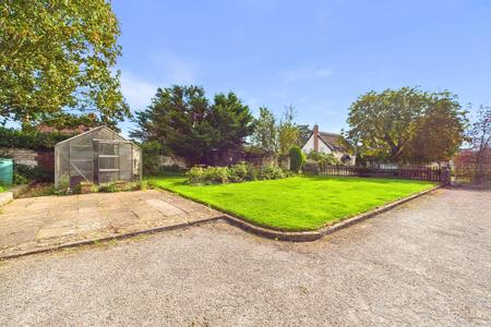 4 bedroom Detached house for sale in Lakeside - Pond Side, Wootton, North Lincolnshire, DN39
