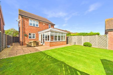3 bedroom Detached house for sale in Worsley Paddock, Ulceby, North Lincolnshire, DN39