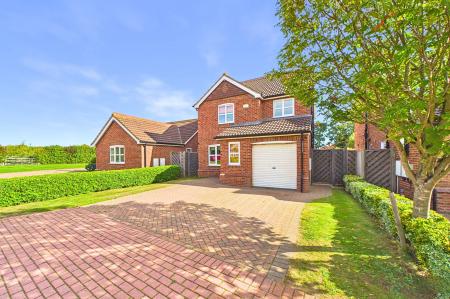 3 bedroom Detached house for sale in Worsley Paddock, Ulceby, North Lincolnshire, DN39
