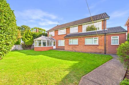 5 bedroom Detached house for sale in Ferriby Road, Barton-upon-Humber, North Lincolnshire, DN18