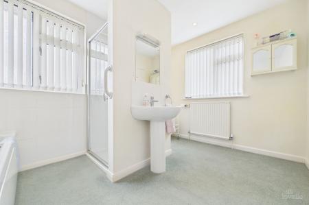 5 bedroom Detached house for sale in Ferriby Road, Barton-upon-Humber, North Lincolnshire, DN18