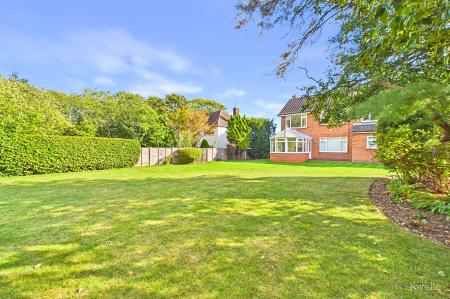 5 bedroom Detached house for sale in Ferriby Road, Barton-upon-Humber, North Lincolnshire, DN18