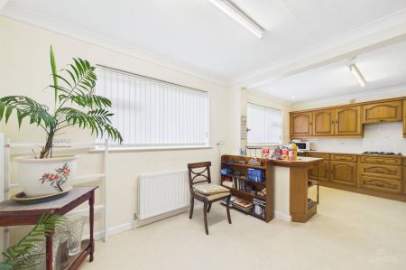 5 bedroom Detached house for sale in Ferriby Road, Barton-upon-Humber, North Lincolnshire, DN18