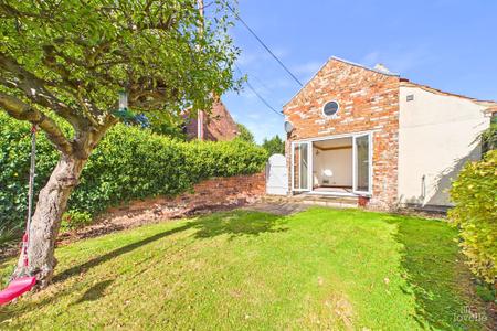 2 bedroom Semi-detached house for sale in Megs Barn - Palmer Lane, Barrow-upon-Humber, North Lincolnshire, DN19