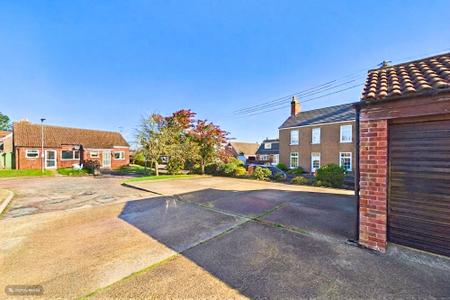 2 bedroom Terraced House for sale in Parks Close, Ulceby, North Lincolnshire, DN39