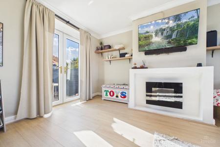 2 bedroom Semi-detached house for sale in Providence Crescent, Barton-upon-Humber, North Lincolnshire, DN18