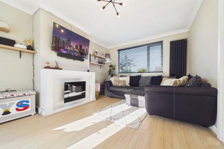 2 bedroom Semi-detached house for sale in Providence Crescent, Barton-upon-Humber, North Lincolnshire, DN18