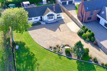 3 bedroom Detached bungalow for sale in Thornton Lane, Ulceby, North Lincolnshire, DN39