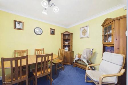 3 bedroom Semi-detached house for sale in Hedgerow Close, Barrow-upon-Humber, North Lincolnshire, DN19