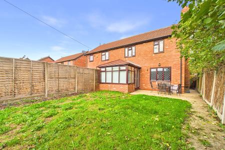 3 bedroom Semi-detached house for sale in Hedgerow Close, Barrow-upon-Humber, North Lincolnshire, DN19