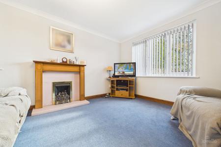 3 bedroom Semi-detached house for sale in Hedgerow Close, Barrow-upon-Humber, North Lincolnshire, DN19