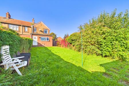 2 bedroom End of terrace house for sale in Sunnybank, Barton-upon-Humber, North Lincolnshire, DN18