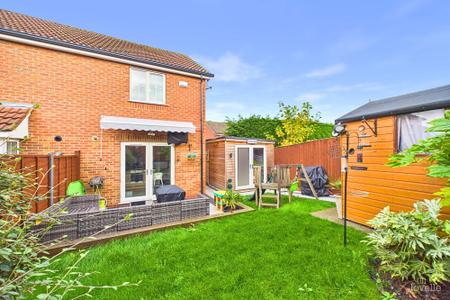 2 bedroom Semi-detached house for sale in Kingfisher Close, Barton-upon-Humber, North Lincolnshire, DN18
