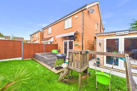 2 bedroom Semi-detached house for sale in Kingfisher Close, Barton-upon-Humber, North Lincolnshire, DN18
