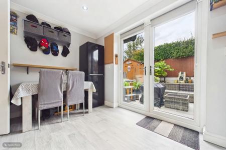 2 bedroom Semi-detached house for sale in Kingfisher Close, Barton-upon-Humber, North Lincolnshire, DN18