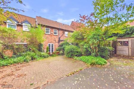 2 bedroom Terraced House for sale in Finkle Lane, Barton-upon-Humber, North Lincolnshire, DN18