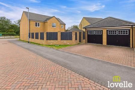 5 bedroom Detached house for sale in Bromby Close, Cottingham, East Riding of Yorkshire, HU16