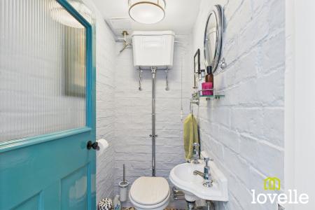 4 bedroom Detached house for sale in High Street, Barton upon Humber, North Lincolnshire, DN18