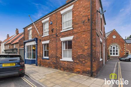 4 bedroom Detached house for sale in High Street, Barton upon Humber, North Lincolnshire, DN18