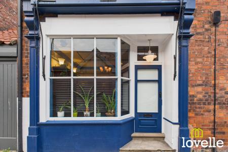 4 bedroom Detached house for sale in High Street, Barton upon Humber, North Lincolnshire, DN18