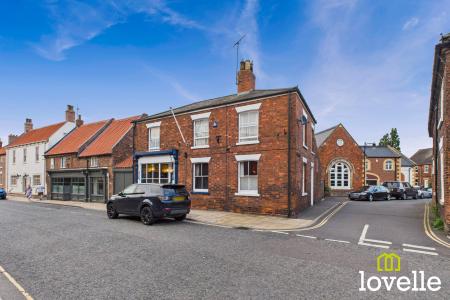 4 bedroom Detached house for sale in High Street, Barton upon Humber, North Lincolnshire, DN18