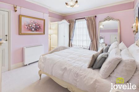 4 bedroom Detached house for sale in High Street, Barton upon Humber, North Lincolnshire, DN18