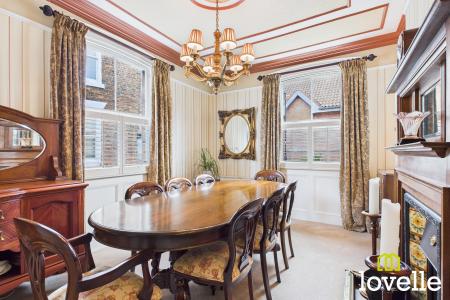 4 bedroom Detached house for sale in High Street, Barton upon Humber, North Lincolnshire, DN18