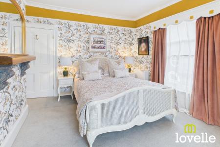 4 bedroom Detached house for sale in High Street, Barton upon Humber, North Lincolnshire, DN18