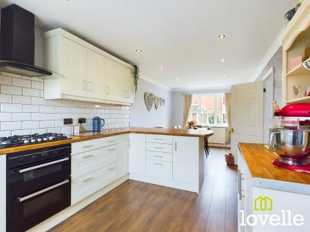 5 bedroom Detached house for sale in Manor Garth, Skidby, East Riding of Yorkshire, HU16