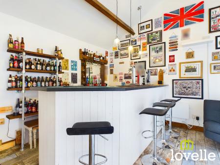 5 bedroom Detached house for sale in Manor Garth, Skidby, East Riding of Yorkshire, HU16