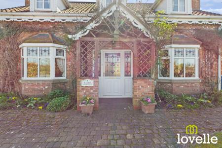 4 bedroom Detached house for sale in Middledyke Lane, Cottingham, East Riding of Yorkshire, HU16