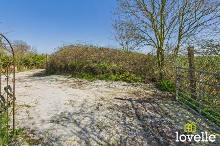 1 bedroom Detached house for sale in Wold Road, Walkington, East Riding of Yorkshire, HU17