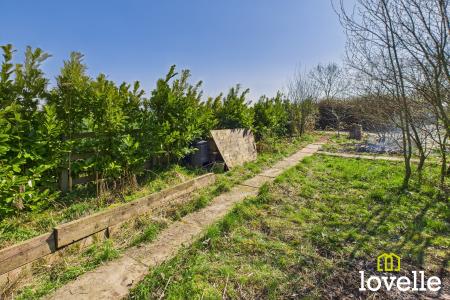 1 bedroom Detached house for sale in Wold Road, Walkington, East Riding of Yorkshire, HU17