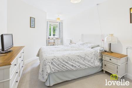 1 bedroom Flat for sale in Field Close, Cottingham, East Riding of Yorkshire, HU16