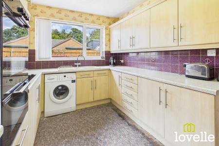 2 bedroom Bungalow for sale in Canada Drive, Cottingham, East Riding of Yorkshire, HU16