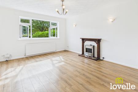 2 bedroom Flat for sale in Green Lane, Cottingham, East Riding of Yorkshire, HU16