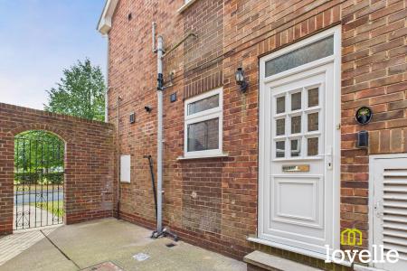 2 bedroom Flat for sale in Green Lane, Cottingham, East Riding of Yorkshire, HU16