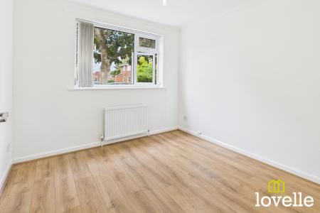 2 bedroom Flat for sale in Green Lane, Cottingham, East Riding of Yorkshire, HU16