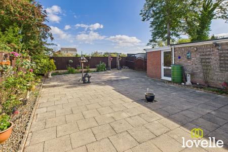 2 bedroom Bungalow for sale in Allanson Drive, Cottingham, East Riding of Yorkshire, HU16