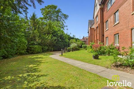 1 bedroom Apartment for sale in Shardeloes Court Kingtree Avenue, Cottingham, East Riding of Yorkshire, HU16