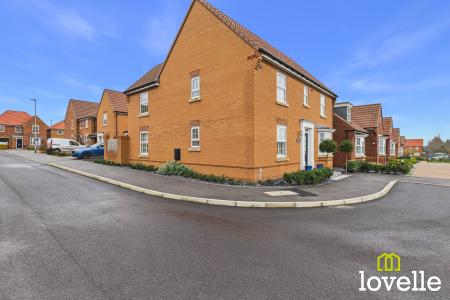 4 bedroom Detached house for sale in Radcliffe Grove, Cottingham, HU16