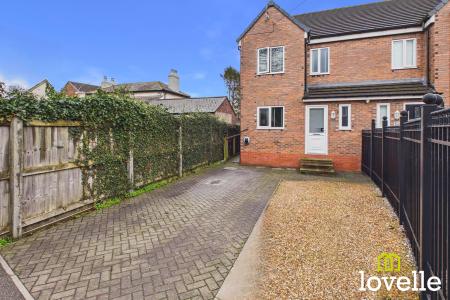 4 bedroom Semi-detached house for sale in Inglemire Lane, Cottingham, East Riding of Yorkshire, HU16