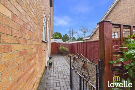 2 bedroom Bungalow for sale in Hornbeam Drive, Cottingham, HU16